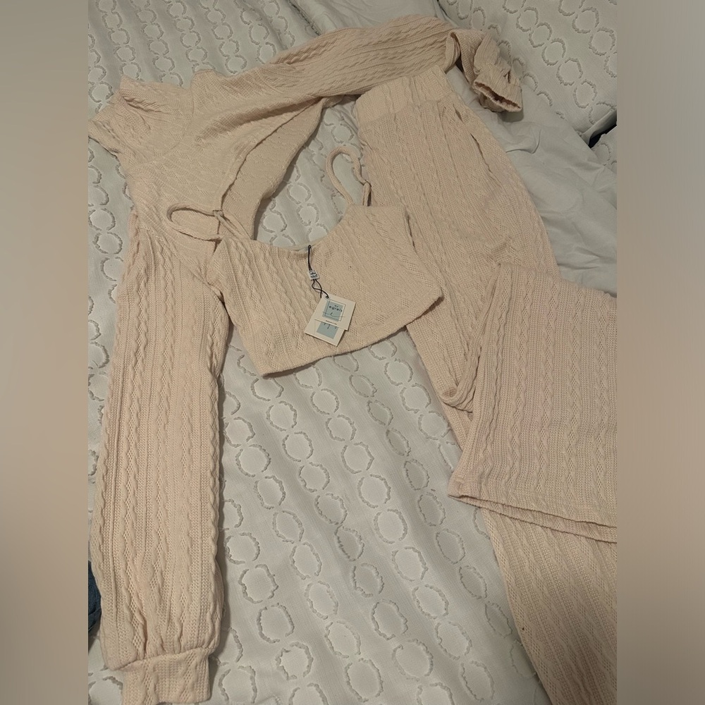 Brand New Byegreis 3 piece set Keagan set (cream)